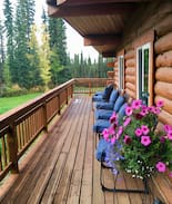 Deltana Cabin | Cozy Creekside Cabin
