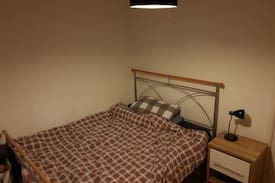 East Kilbride House | Double room, tea coffee, your own bathroom.