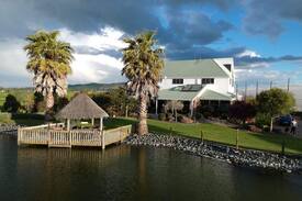 Pukehina House | Orchard Retreat and Wedding Accommodation +Lake