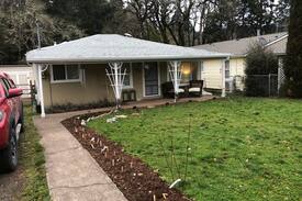 Oakridge House | 2 BD Long Term Vacation Rental, Pet Friendly