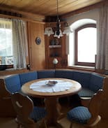 Sindelsdorf Apartment | Große, geräumige Ferienwohnung im Oberland