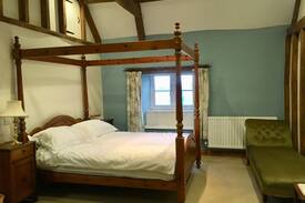 Hornblotton Green House | Farmhouse B&B - PERFECT FOR GLASTONBURY 2019