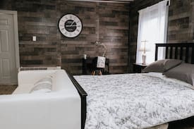 Jackson Apartment | Airbnb in the Village