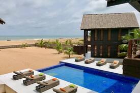 Igbesa House | 6 Bedroom Beach House (HOV Beach Resort)