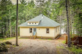 Cooper Cabin | Waterfront Solar-Powered Cottage on Cathance Lake!