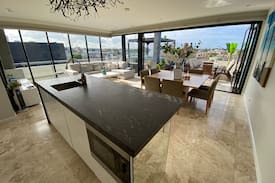 Saint Kilda South Apartment | Luxury St Kilda Penthouse Oasis with Spa