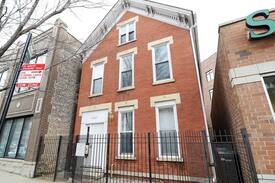 Wrightwood Neighbors Apartment | Lincoln Park Luxury