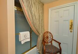 Natchez Bed & Breakfast | Alvarez Fisk Room - Choctaw Hall Bed & Breakfast
