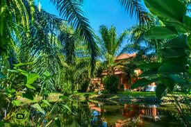 Mueang Len Villa | 商务车免费接送出游/中文向导线路推荐/占地3000㎡豪华泳池花园别墅/可烧烤钓鱼