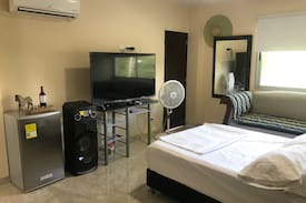 Sabanilla Montecarmelo House | Marino Beach, está a solo 100 metros del Hotel prado mar y Kilymandiaro disco bar restaurante, le ofrecemos una vista al mar fenomenal el cual puede ver el sunset