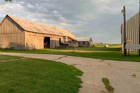Kewaunee House | Countryside Farmhouse - Full sized bed