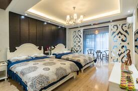 Jinghong Apartment | 澜沧江边的古典欧式房