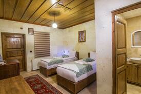 Goreme Bed & Breakfast | Özbek Stone House Twin Bed Room