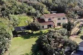 Sheffield Beach House | Pet friendly 5-bedr villa-Sheffield beach, Ballito