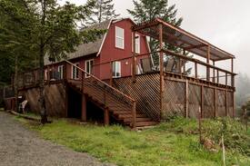 Sonoma Valley House | Cabin at peak of Mt. Veeder / Casa Relaxo!