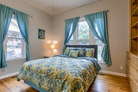 Lincoln House | Art Professor Bungalow-6 min Downtown-Dog Friendly