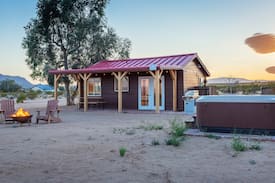 Joshua Tree House | Bell Cabin - Romantic Couples Retreat w/ hot tub