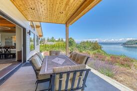 Southworth House | Dog friendly, waterfront home near ferry access!