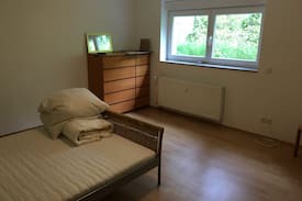 Holthausen Apartment | 1 Zimmer Wohnung, ruhige Gegend, Bus/Bahn/Läden