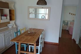 Cala Blanca Apartment | Apartamento acogedor,con jardín, al lado del mar.