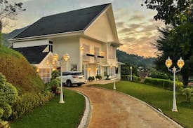 Cipanas Hotel | Villa abn a white cozy elegant villa puncak
