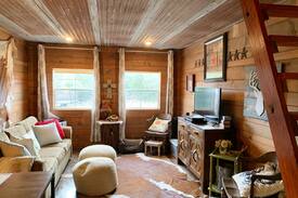 Edwards County House | Rustic Hunting Cabin
