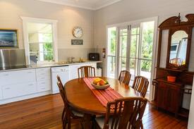 Ballina House | Ballina Holiday Cottages / Macnicol Cottage