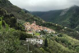 Antona House | Cà Elvia - Tranquillità ai piedi delle Alpi Apuane