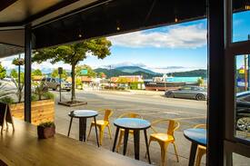 Gibsons House | Franklin Road Retreat - Steps from beach!