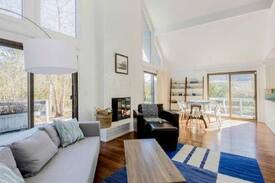 Beach Hampton House | Charming light-filled Amagansett Dunes beach house