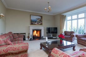 Barns Green House | Ranfold Grange - Indoor pool & Gym (Sleeps 15)