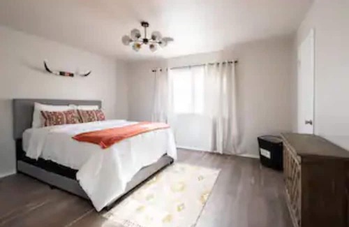 Amarillo House | *Discount* Fast Wifi, Beautiful Home near Route 66, Palo Duro Canyon, & Shopping