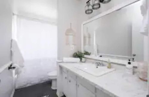 Amarillo House | *Discount* Fast Wifi, Beautiful Home near Route 66, Palo Duro Canyon, & Shopping