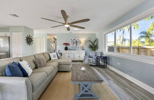Little Torch Key House | Tropical Oasis! Private pool, outdoor bar, quick ride to Atlantic!