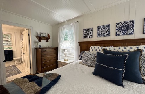 Highlands Cottage | Misty Mountain Cottage. Scaly Mtn enchanting 3 bedroom/2 bath, sleeps 6+fire pit