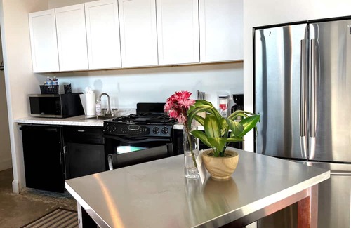 Downtown Anchorage House | Skyline 104: Modern 1-Bedroom Suite