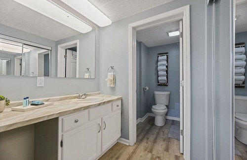 Gatlinburg Condo | 10-Minutes Walk To Gatlinburg Main Attractions W/ Indoor Pool, Hot Tub & Balcony