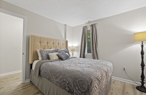 Gatlinburg Condo | 10-Minutes Walk To Gatlinburg Main Attractions W/ Indoor Pool, Hot Tub & Balcony