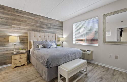 Gatlinburg Condo | 10-Minutes Walk To Gatlinburg Main Attractions W/ Indoor Pool, Hot Tub & Balcony