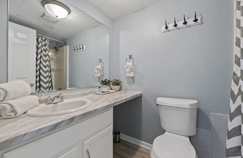 Gatlinburg Condo | 10-Minutes Walk To Gatlinburg Main Attractions W/ Indoor Pool, Hot Tub & Balcony