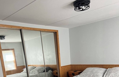 Eagle River House | Sugar Camp Chain rental. Located on secluded Prairie Road. Sleeps 10