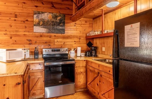 Ponca Cabin | Buffalo River Cabin w/Hot Tub