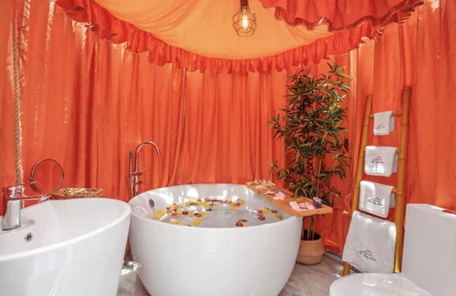 Pinales Apartment | Star Suit Igloo W/ Private Tub & heated Pool