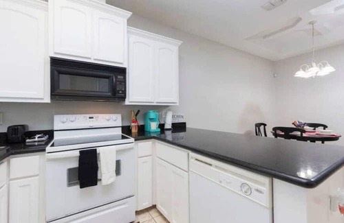 Edinburg Apartment | Designer Trendy apartment!
