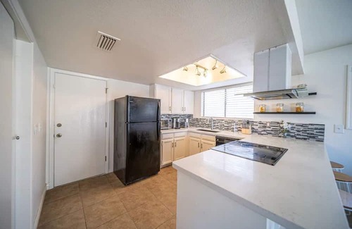 Meadows House | NEW Rare and Beautiful Home for Family Vacation. Pet-Friendly!