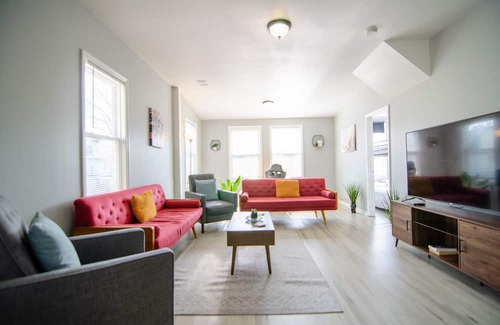 North Bergen Apartment | Spacious 4 bed 2.5 bath close to NYC FREE Parking!