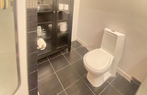 Fleetwood House | 2BR Modern Basement Suite in Surrey