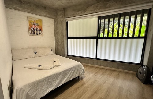 Cali Condo | Romantic Getaway | Studio with Jacuzzi & Terrace