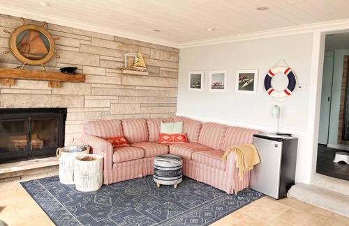 Sister Lakes House | Lakefront Home 2 hours from Chicago. Family and pet friendly.