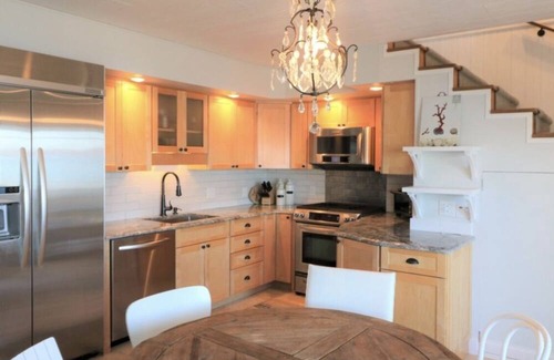 Sister Lakes House | Lakefront Home 2 hours from Chicago. Family and pet friendly.